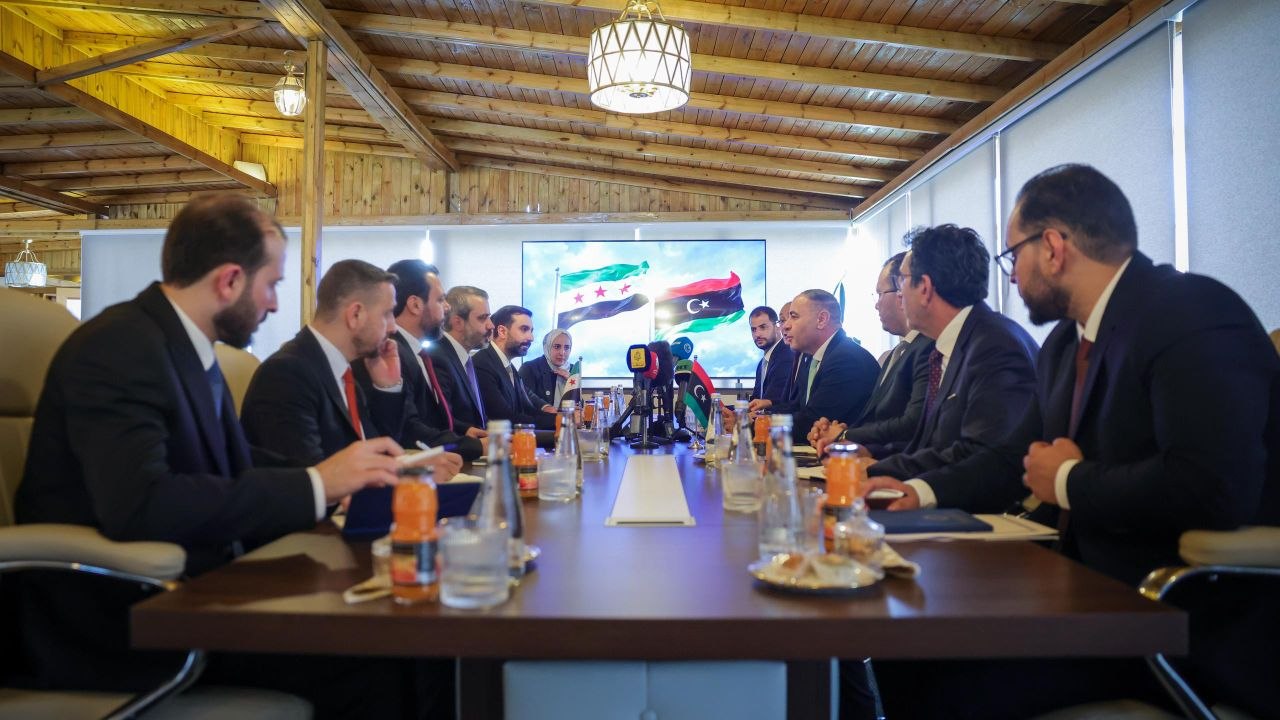 التقى وزير الخارجية والمغتربين السيد أسعد حسن الشيباني، في العاصمة الليبية طرابلس، المكلف بتسيير أعمال وزارة الخارجية والتعاون الدولي في دولة ليبيا السيد الطاهر الباعور