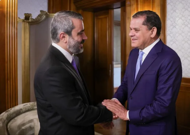 التقى وزير الخارجية والمغتربين السيد أسعد حسن الشيباني، في العاصمة الليبية طرابلس، رئيس حكومة الوحدة الوطنية السيد عبد الحميد الدبيبة