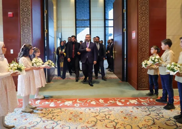 التقى وزير الخارجية والمغتربين السيد أسعد حسن الشيباني عددًا من أبناء الجالية السورية المقيمين في ليبيا