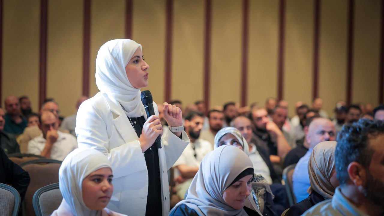 التقى وزير الخارجية والمغتربين السيد أسعد حسن الشيباني عددًا من أبناء الجالية السورية المقيمين في ليبيا