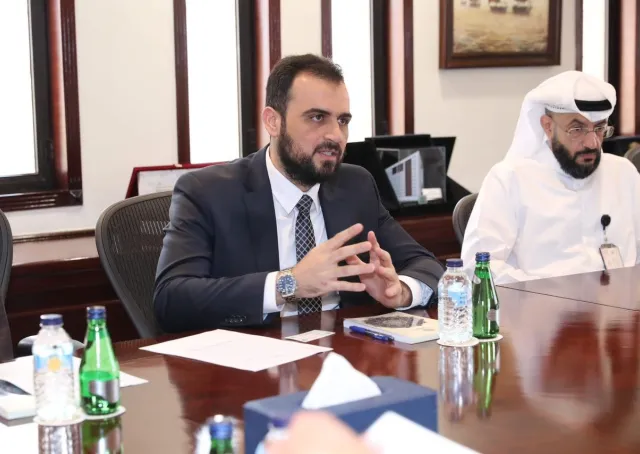 التقى مدير إدارة التعاون الدولي في وزارة الخارجية والمغتربين السيد قتيبة قاديش، المدير العام بالوكالة للصندوق الكويتي للتنمية الاقتصادية العربية السيد رشيد علي البدر، في المقر الرئيسي للصندوق بدولة الكويت