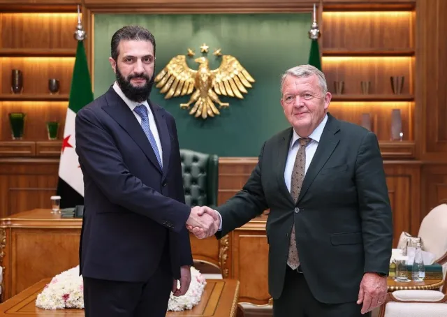 استقبل فخامة رئيس الجمهورية السيد أحمد الشرع ووزير الخارجية والمغتربين السيد أسعد حسن الشيباني في العاصمة دمشق، وزير خارجية مملكة الدنمارك لارس لوكه راسموسن والوفد المرافق له
