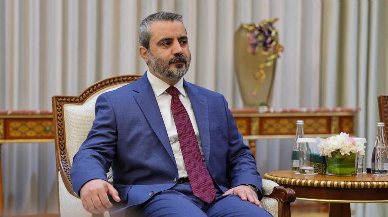 استقبل فخامة رئيس الجمهورية السيد أحمد الشرع ووزير الخارجية والمغتربين السيد أسعد حسن الشيباني في العاصمة دمشق، وزير خارجية مملكة الدنمارك لارس لوكه راسموسن والوفد المرافق له