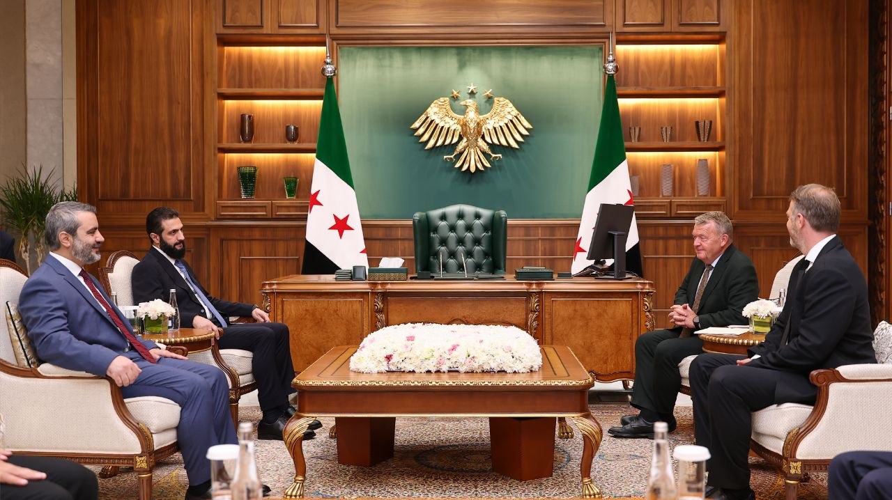 استقبل فخامة رئيس الجمهورية السيد أحمد الشرع ووزير الخارجية والمغتربين السيد أسعد حسن الشيباني في العاصمة دمشق، وزير خارجية مملكة الدنمارك لارس لوكه راسموسن والوفد المرافق له