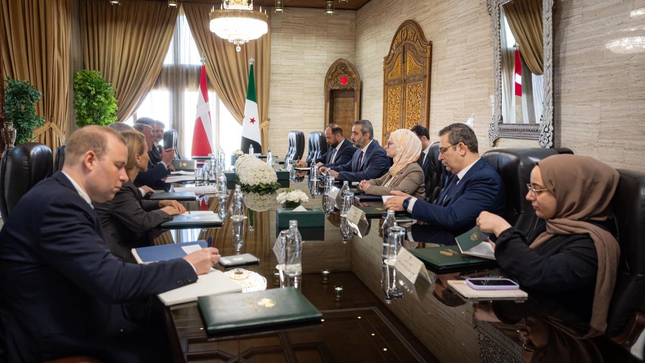 استقبل وزير الخارجية والمغتربين السيد أسعد حسن الشيباني في العاصمة دمشق وزير خارجية مملكة الدنمارك السيد لارس لوكه راسموسن