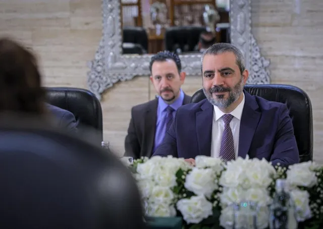 عقد وزير الخارجية والمغتربين السيد أسعد حسن الشيباني اجتماعًا موسعًا مع وفد من الاتحاد الأوروبي برئاسة مديرة إدارة الشرق الأوسط وشمال إفريقيا والخليج السيدة هنريكا تراوتمان
