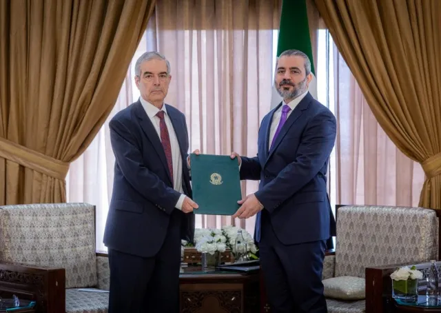 استقبل وزير الخارجية والمغتربين السيد أسعد حسن الشيباني في العاصمة دمشق سفير جمهورية البرازيل الاتحادية لدى الجمهورية العربية السورية السيد إدواردو باربوزا