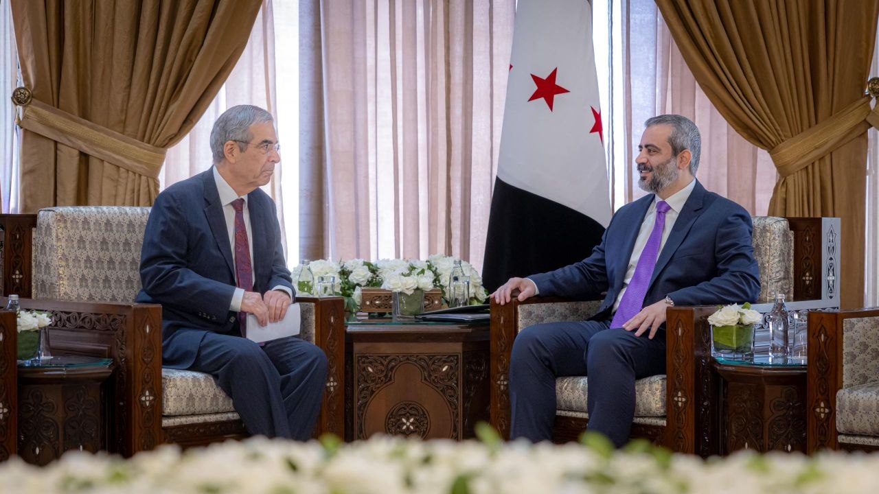 استقبل وزير الخارجية والمغتربين السيد أسعد حسن الشيباني في العاصمة دمشق سفير جمهورية البرازيل الاتحادية لدى الجمهورية العربية السورية السيد إدواردو باربوزا