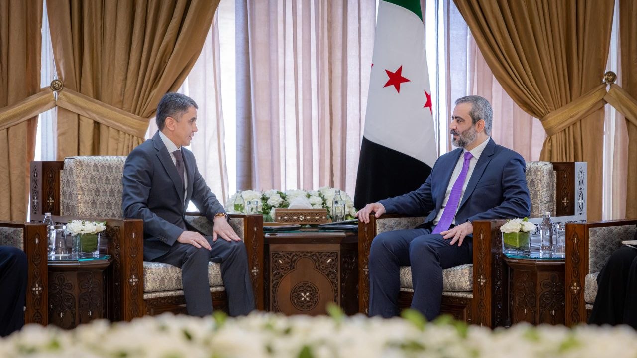 استقبل وزير الخارجية والمغتربين السيد أسعد حسن الشيباني سفير جمهورية أوزبكستان لدى الجمهورية العربية السورية السيد أيوب خان بوتسوف