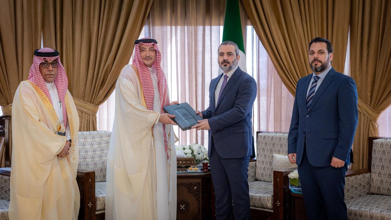 استقبل وزير الخارجية والمغتربين السيد أسعد حسن الشيباني سفير المملكة العربية السعودية لدى الجمهورية العربية السورية السيد غازي العنزي