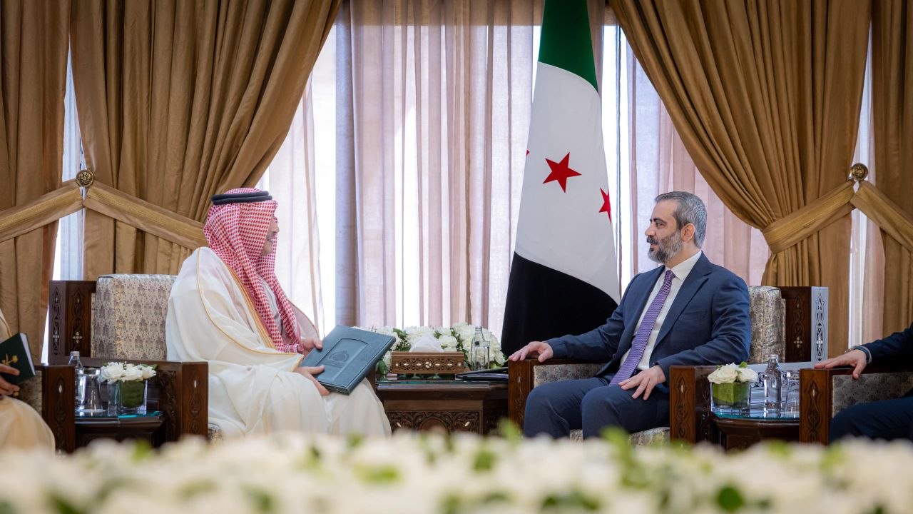 استقبل وزير الخارجية والمغتربين السيد أسعد حسن الشيباني سفير المملكة العربية السعودية لدى الجمهورية العربية السورية السيد غازي العنزي