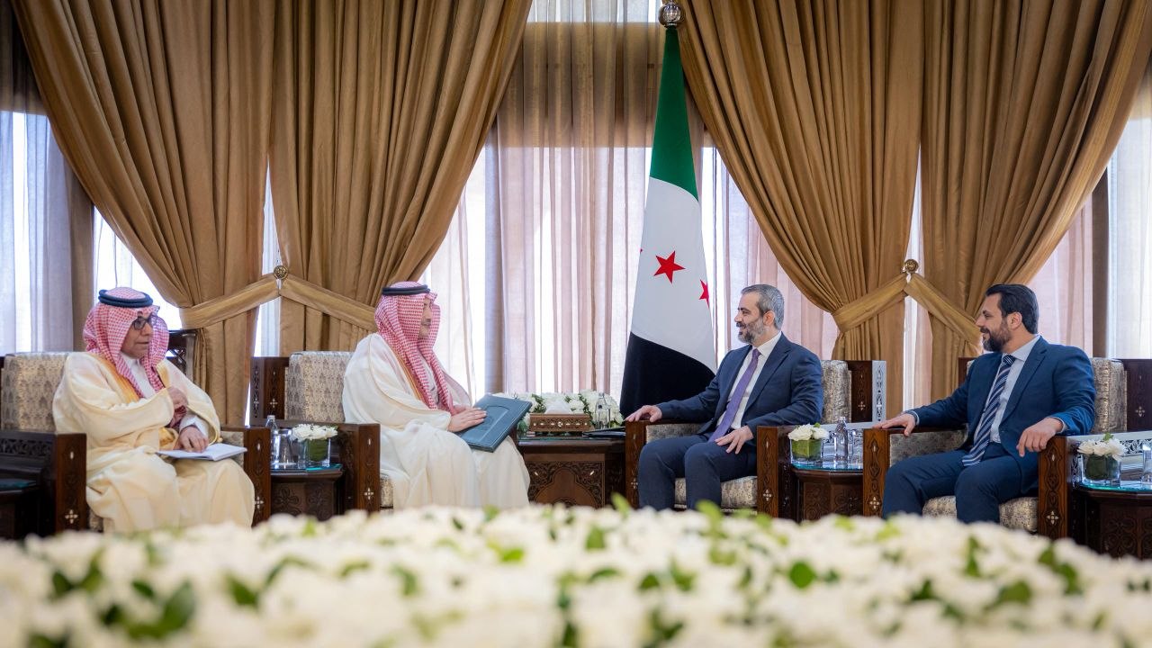 استقبل وزير الخارجية والمغتربين السيد أسعد حسن الشيباني سفير المملكة العربية السعودية لدى الجمهورية العربية السورية السيد غازي العنزي