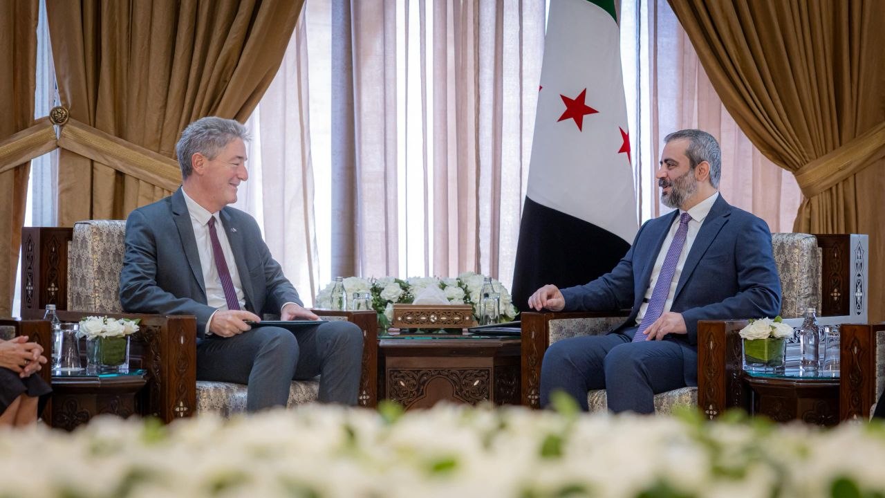استقبل وزير الخارجية والمغتربين السيد أسعد حسن الشيباني سفير الاتحاد الأوروبي لدى الجمهورية العربية السورية السيد ميخائيل أونماخت
