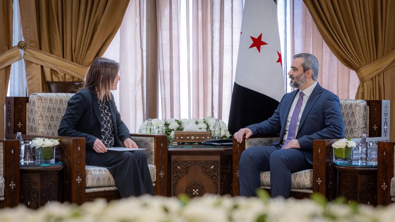 استقبل وزير الخارجية والمغتربين السيد أسعد حسن الشيباني سفيرة مملكة السويد لدى الجمهورية العربية السورية السيدة جيسيكا سفاردستروم في دمشق