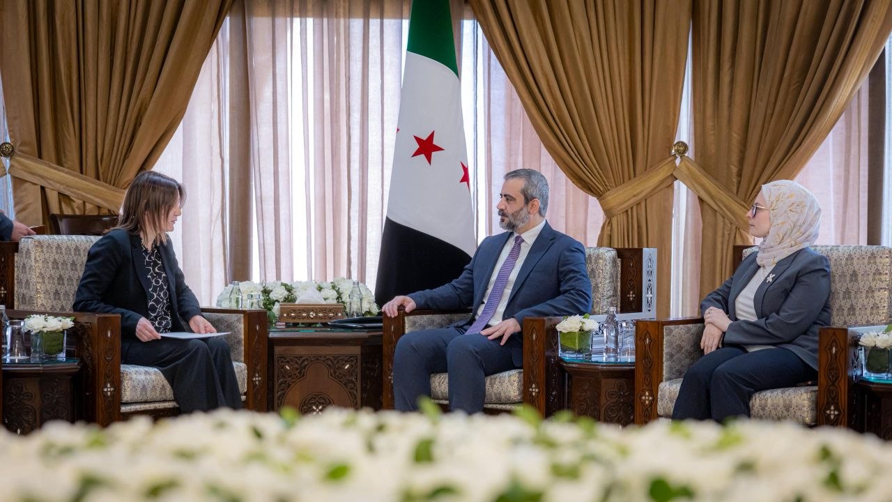 استقبل وزير الخارجية والمغتربين السيد أسعد حسن الشيباني سفيرة مملكة السويد لدى الجمهورية العربية السورية السيدة جيسيكا سفاردستروم في دمشق