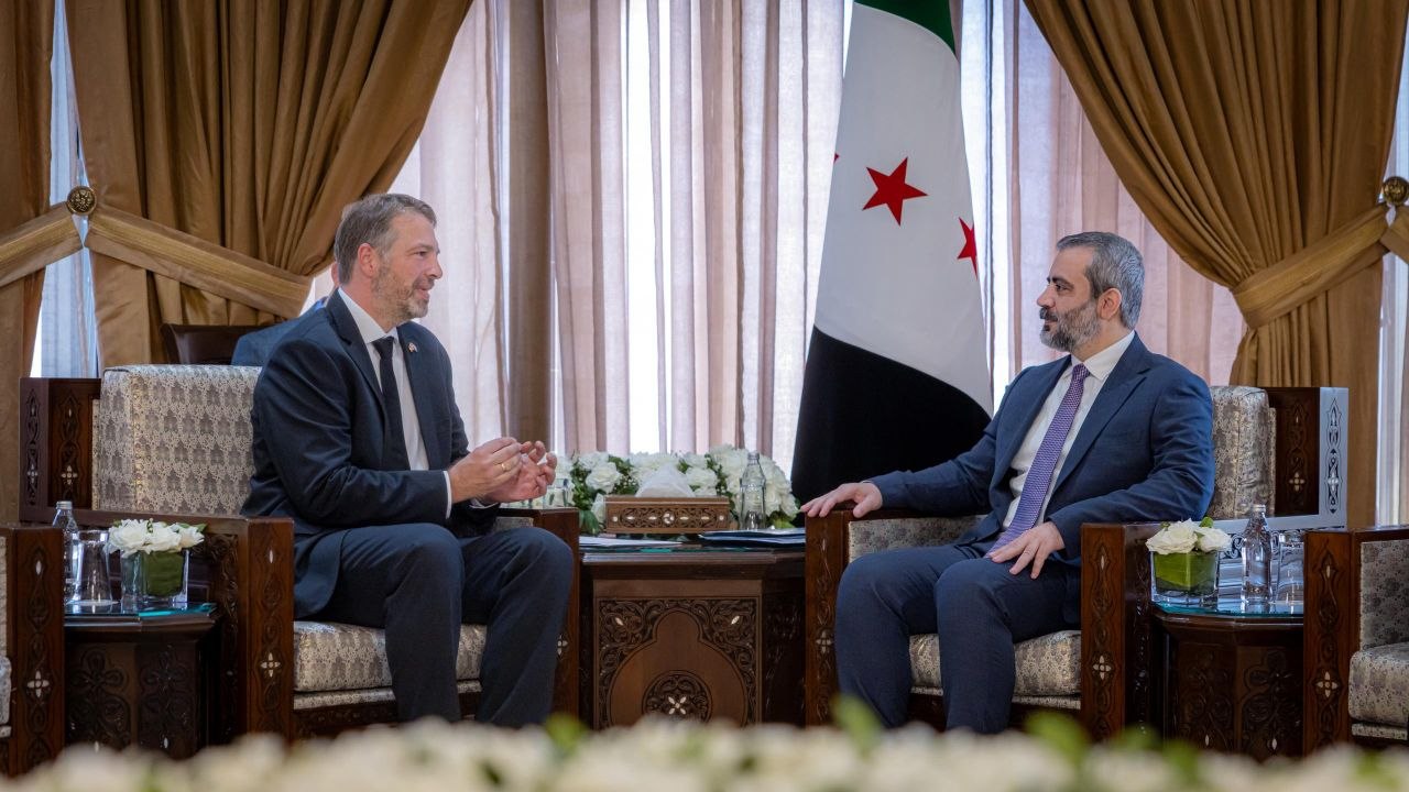 استقبل وزير الخارجية والمغتربين السيد أسعد حسن الشيباني سفير مملكة الدنمارك لدى الجمهورية العربية السورية السيد فراي جاكسون
