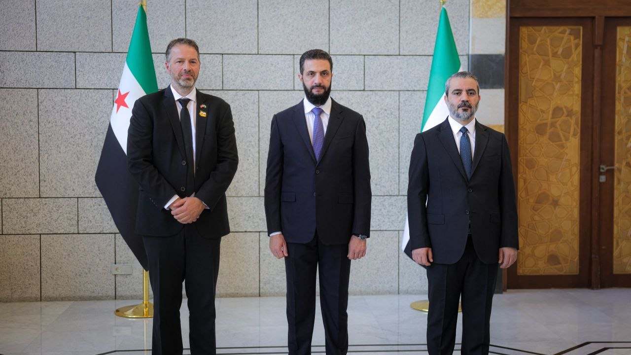 استقبل فخامة رئيس الجمهورية السيد أحمد الشرع، ووزير الخارجية والمغتربين السيد أسعد حسن الشيباني، في العاصمة دمشق، سفراء عدة دول