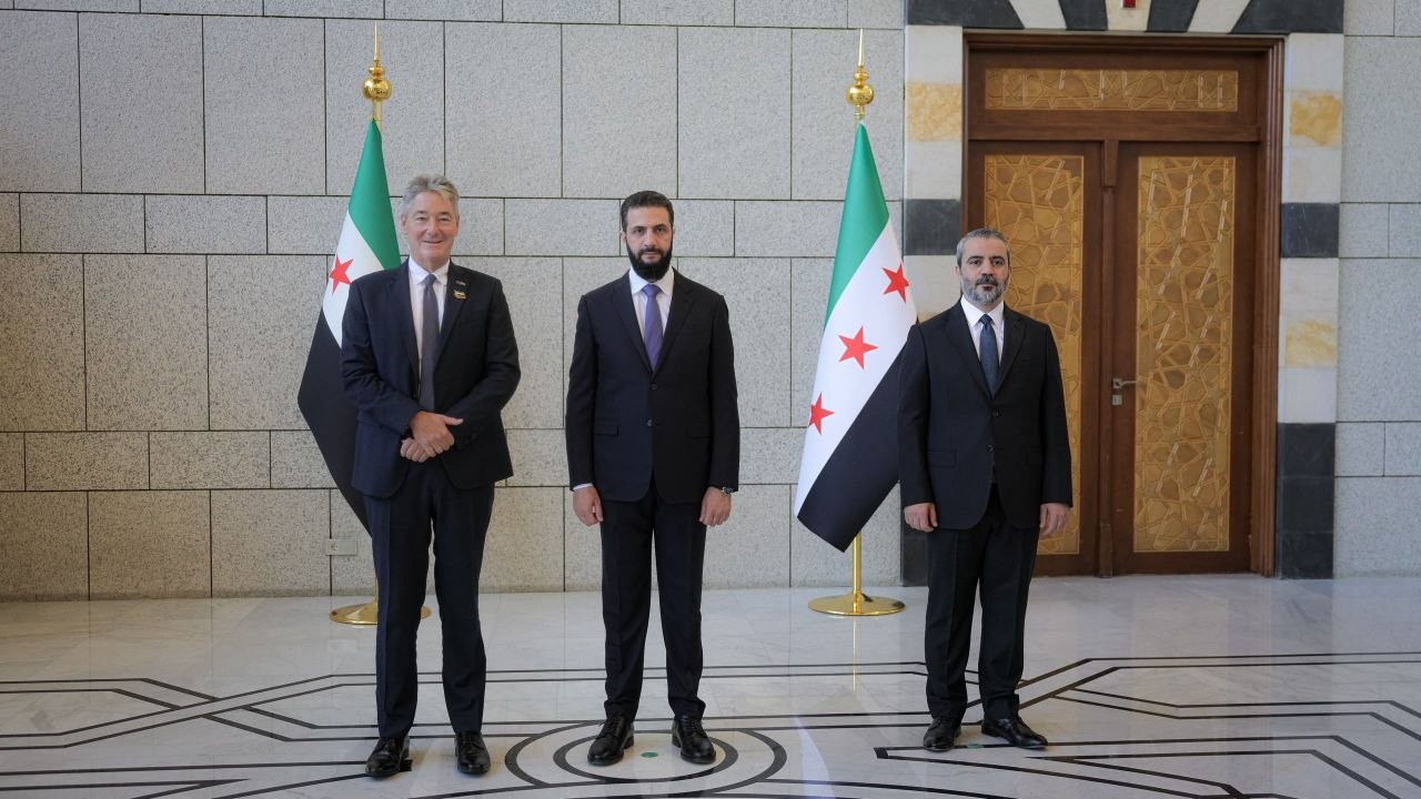 استقبل فخامة رئيس الجمهورية السيد أحمد الشرع، ووزير الخارجية والمغتربين السيد أسعد حسن الشيباني، في العاصمة دمشق، سفراء عدة دول