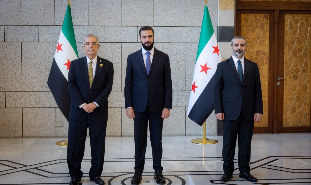 استقبل فخامة رئيس الجمهورية السيد أحمد الشرع، ووزير الخارجية والمغتربين السيد أسعد حسن الشيباني، في العاصمة دمشق، سفراء عدة دول