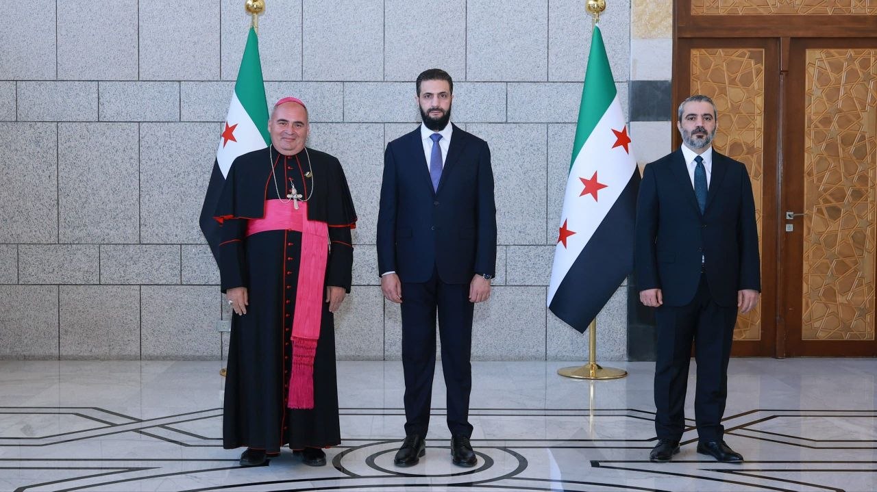 استقبل فخامة رئيس الجمهورية السيد أحمد الشرع، ووزير الخارجية والمغتربين السيد أسعد حسن الشيباني، في العاصمة دمشق، سفراء عدة دول