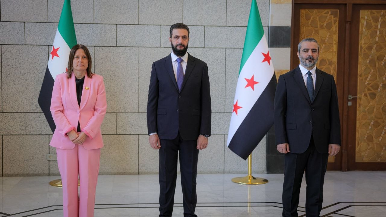 استقبل فخامة رئيس الجمهورية السيد أحمد الشرع، ووزير الخارجية والمغتربين السيد أسعد حسن الشيباني، في العاصمة دمشق، سفراء عدة دول
