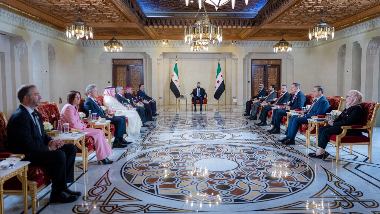 استقبل فخامة رئيس الجمهورية السيد أحمد الشرع، ووزير الخارجية والمغتربين السيد أسعد حسن الشيباني، في العاصمة دمشق، سفراء عدة دول