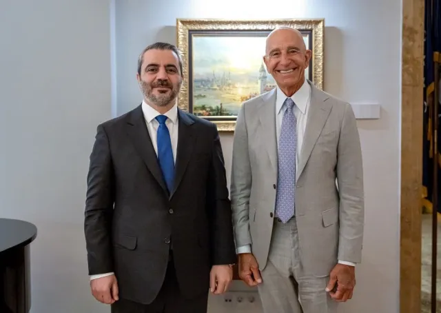 التقى وزير الخارجية والمغتربين السيد أسعد حسن الشيباني، في العاصمة أنقرة، المبعوث الرئاسي الخاص للولايات المتحدة الأمريكية إلى سوريا والعراق السيد توماس باراك