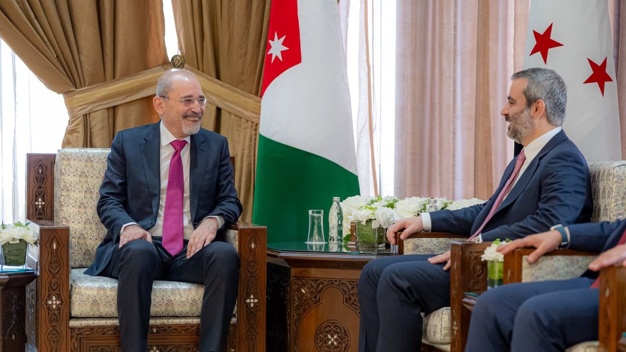 استقبل وزير الخارجية والمغتربين السيد أسعد حسن الشيباني في العاصمة دمشق، نائب رئيس الوزراء وزير الخارجية وشؤون المغتربين الأردني السيد أيمن الصفدي