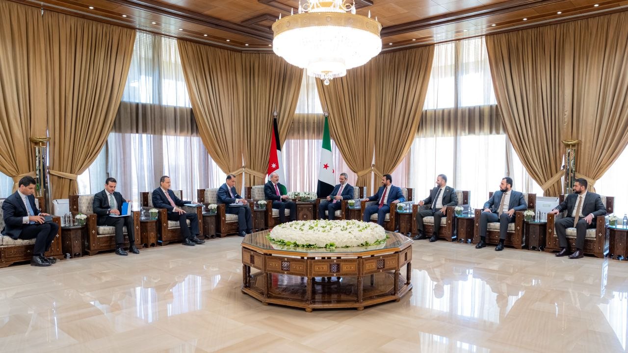 استقبل وزير الخارجية والمغتربين السيد أسعد حسن الشيباني في العاصمة دمشق، نائب رئيس الوزراء وزير الخارجية وشؤون المغتربين الأردني السيد أيمن الصفدي
