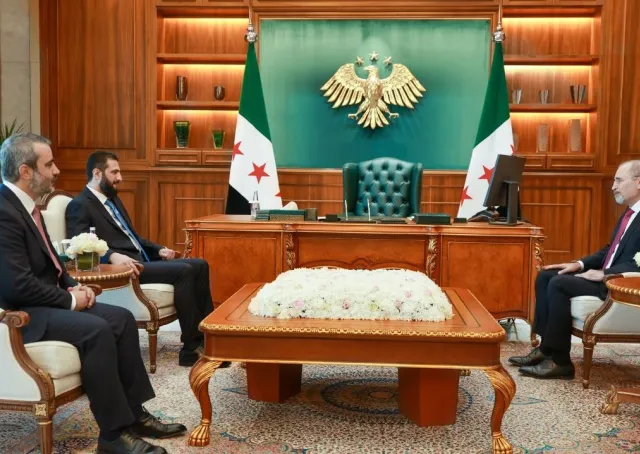 استقبل فخامة رئيس الجمهورية السيد أحمد الشرع ووزير الخارجية والمغتربين السيد أسعد حسن الشيباني اليوم في العاصمة دمشق، نائب رئيس الوزراء وزير الخارجية وشؤون المغتربين الأردني السيد أيمن الصفدي