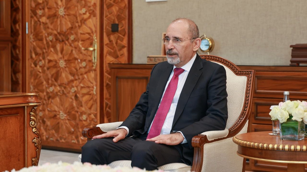 استقبل فخامة رئيس الجمهورية السيد أحمد الشرع ووزير الخارجية والمغتربين السيد أسعد حسن الشيباني اليوم في العاصمة دمشق، نائب رئيس الوزراء وزير الخارجية وشؤون المغتربين الأردني السيد أيمن الصفدي