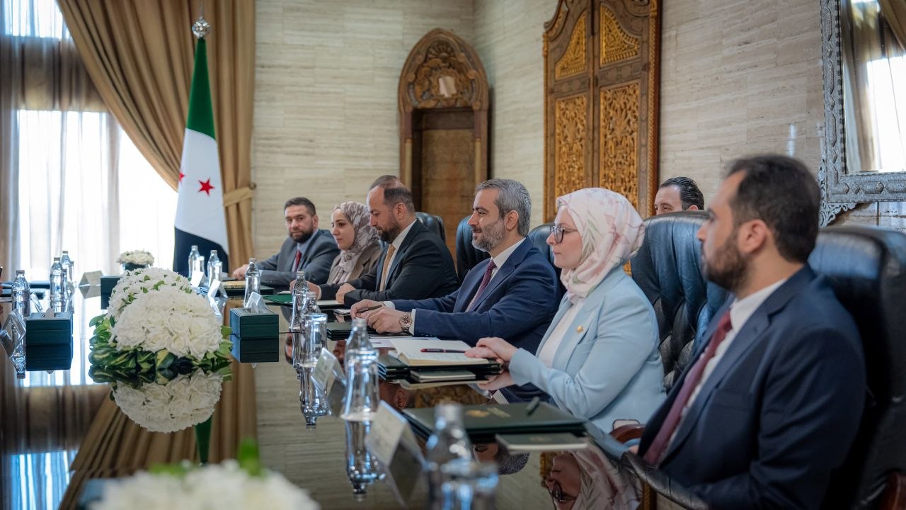 استقبل وزير الخارجية والمغتربين السيد أسعد حسن الشيباني اليوم في العاصمة دمشق، الأمين العام لوزارة الخارجية والتعاون الدولي في الجمهورية الإيطالية السيد ريكاردو غواراليا