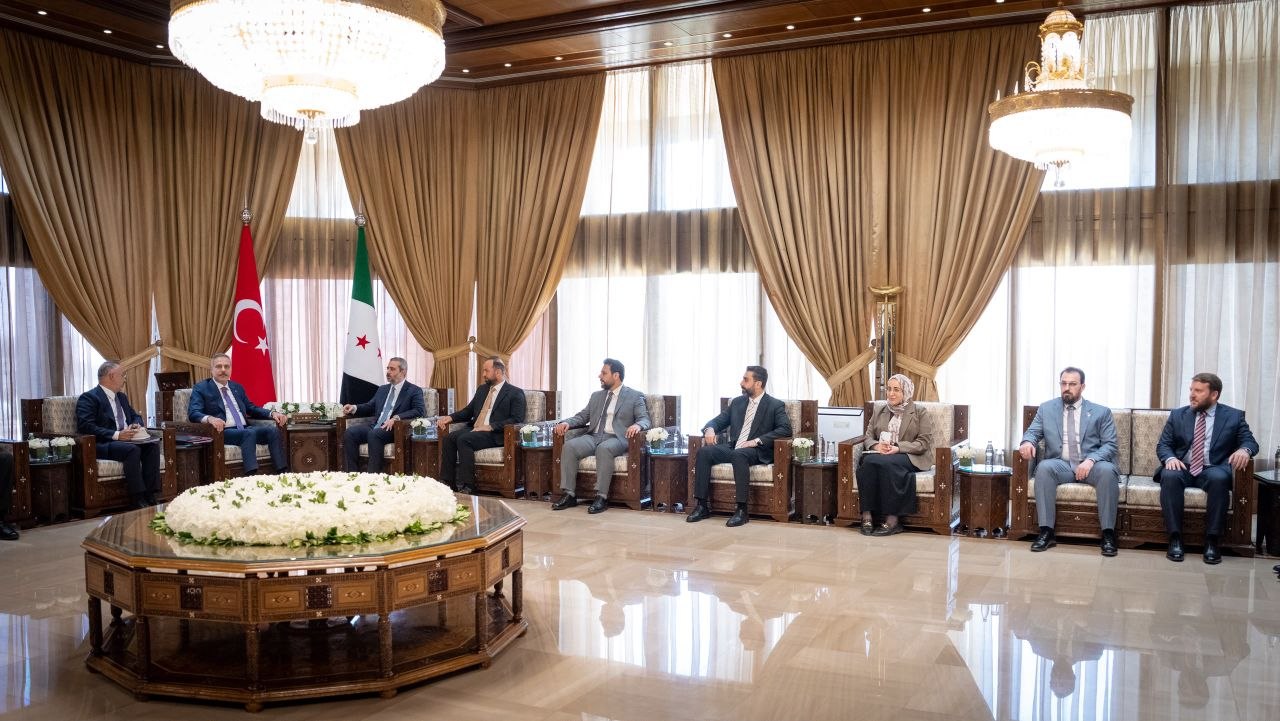استقبل وزير الخارجية والمغتربين السيد أسعد حسن الشيباني اليوم في العاصمة دمشق، وزير خارجية جمهورية تركيا السيد هاكان فيدان