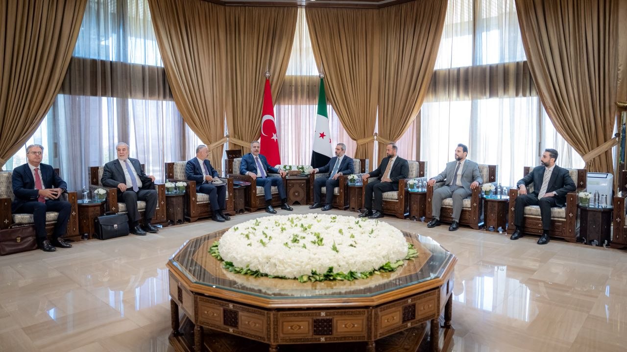 استقبل وزير الخارجية والمغتربين السيد أسعد حسن الشيباني اليوم في العاصمة دمشق، وزير خارجية جمهورية تركيا السيد هاكان فيدان