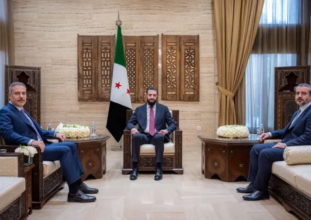 استقبل فخامة رئيس الجمهورية السيد أحمد الشرع ووزير الخارجية والمغتربين السيد أسعد حسن الشيباني وزير خارجية جمهورية تركيا السيد هاكان فيدان