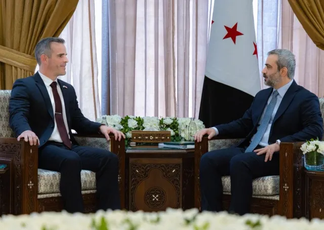 استقبل وزير الخارجية والمغتربين السيد أسعد حسن الشيباني اليوم في العاصمة دمشق، نائب مساعد وزير خارجية الولايات المتحدة الأمريكية السيد جيك ماكجي