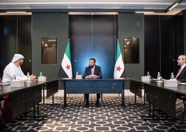 التقى فخامة رئيس الجمهورية السيد أحمد الشرع ووزير الخارجية والمغتربين السيد أسعد حسن الشيباني وفدًا وزاريًا إماراتيًا برئاسة وزير شؤون مجلس الوزراء السيد محمد القرقاوي