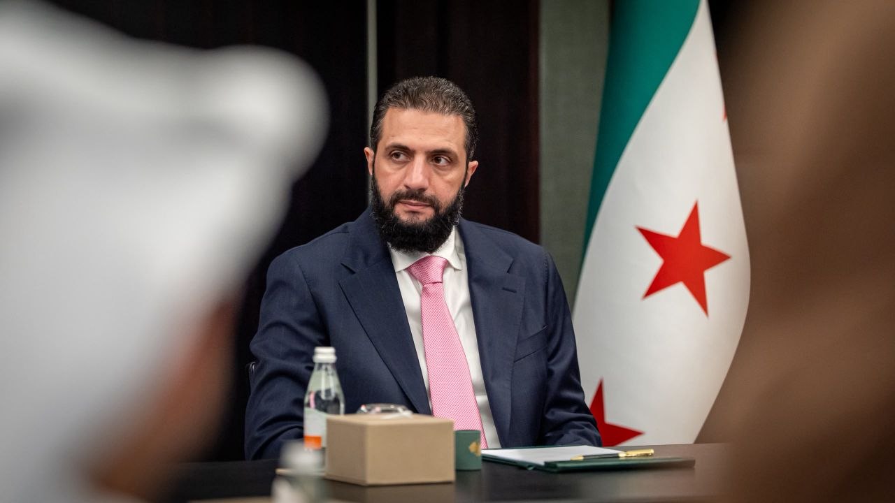 التقى فخامة رئيس الجمهورية السيد أحمد الشرع ووزير الخارجية والمغتربين السيد أسعد حسن الشيباني وفدًا وزاريًا إماراتيًا برئاسة وزير شؤون مجلس الوزراء السيد محمد القرقاوي