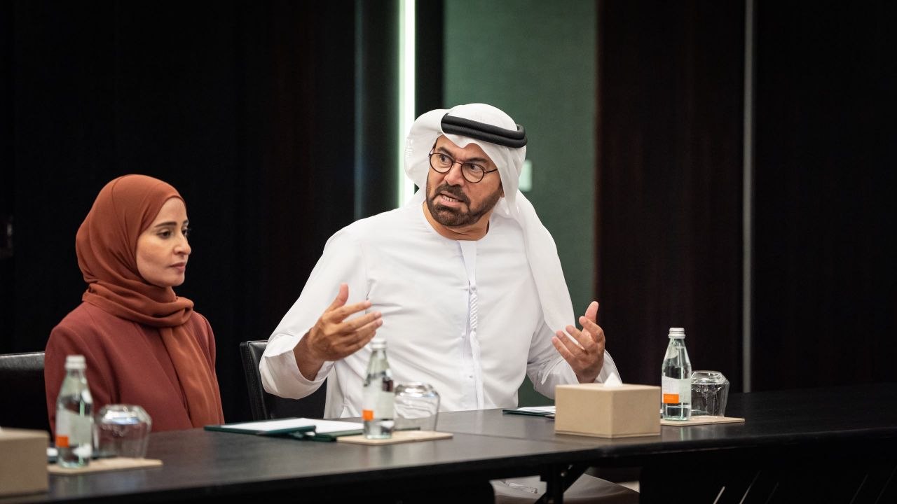 التقى فخامة رئيس الجمهورية السيد أحمد الشرع ووزير الخارجية والمغتربين السيد أسعد حسن الشيباني وفدًا وزاريًا إماراتيًا برئاسة وزير شؤون مجلس الوزراء السيد محمد القرقاوي