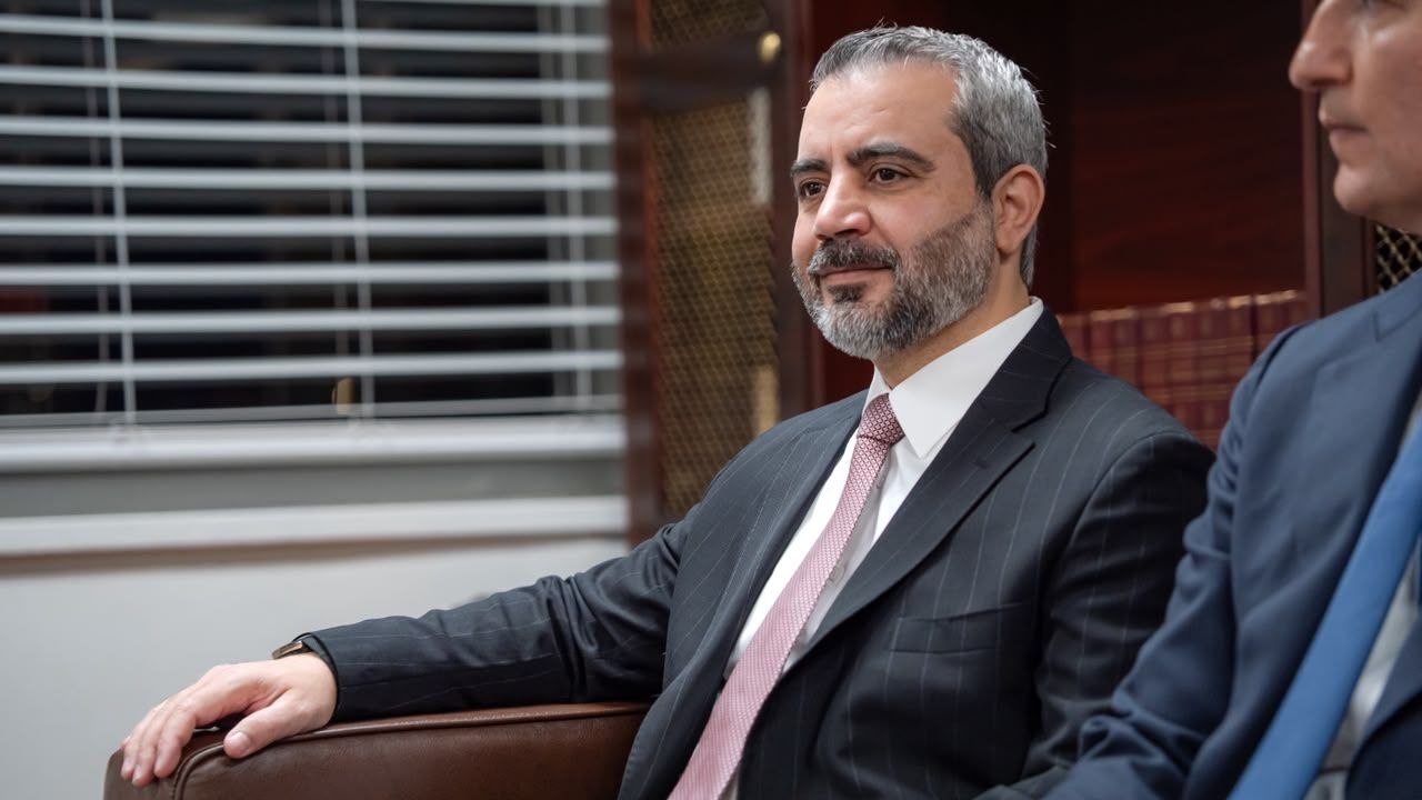 التقى فخامة رئيس الجمهورية السيد أحمد الشرع، ووزير الخارجية والمغتربين السيد أسعد حسن الشيباني، عدداً من أعضاء الكونغرس الأمريكي