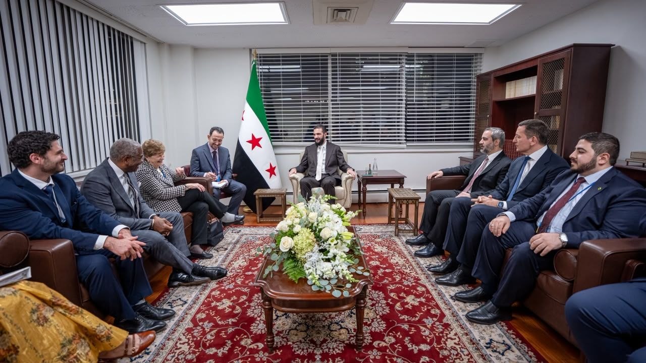 التقى فخامة رئيس الجمهورية السيد أحمد الشرع، ووزير الخارجية والمغتربين السيد أسعد حسن الشيباني، عدداً من أعضاء الكونغرس الأمريكي