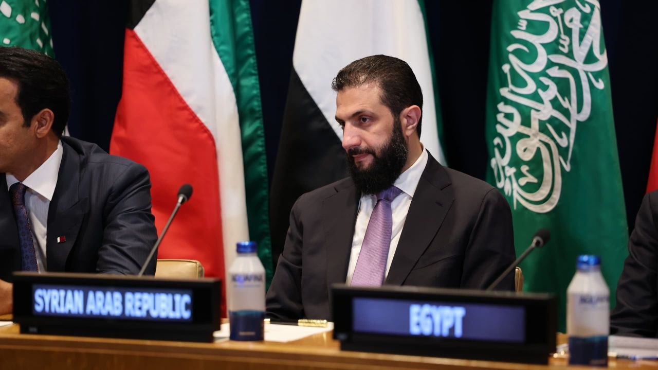 شارك فخامة رئيس الجمهورية السيد أحمد الشرع، ووزير الخارجية والمغتربين السيد أسعد حسن الشيباني، في اجتماع موسع عقده الرئيس الأمريكي السيد دونالد ترامب
