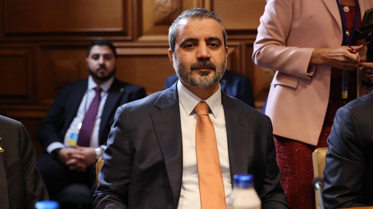 شارك فخامة رئيس الجمهورية السيد أحمد الشرع، ووزير الخارجية والمغتربين السيد أسعد حسن الشيباني، في اجتماع موسع عقده الرئيس الأمريكي السيد دونالد ترامب