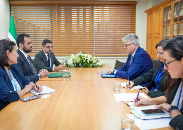 التقى مدير إدارة التعاون الدولي في وزارة الخارجية والمغتربين السيد قتيبة قاديش، المدير العام بالإنابة للمديرية العامة للشرق الأوسط وشمال أفريقيا والخليج في المفوضية الأوروبية السيد مايكل كارنيتشينغ