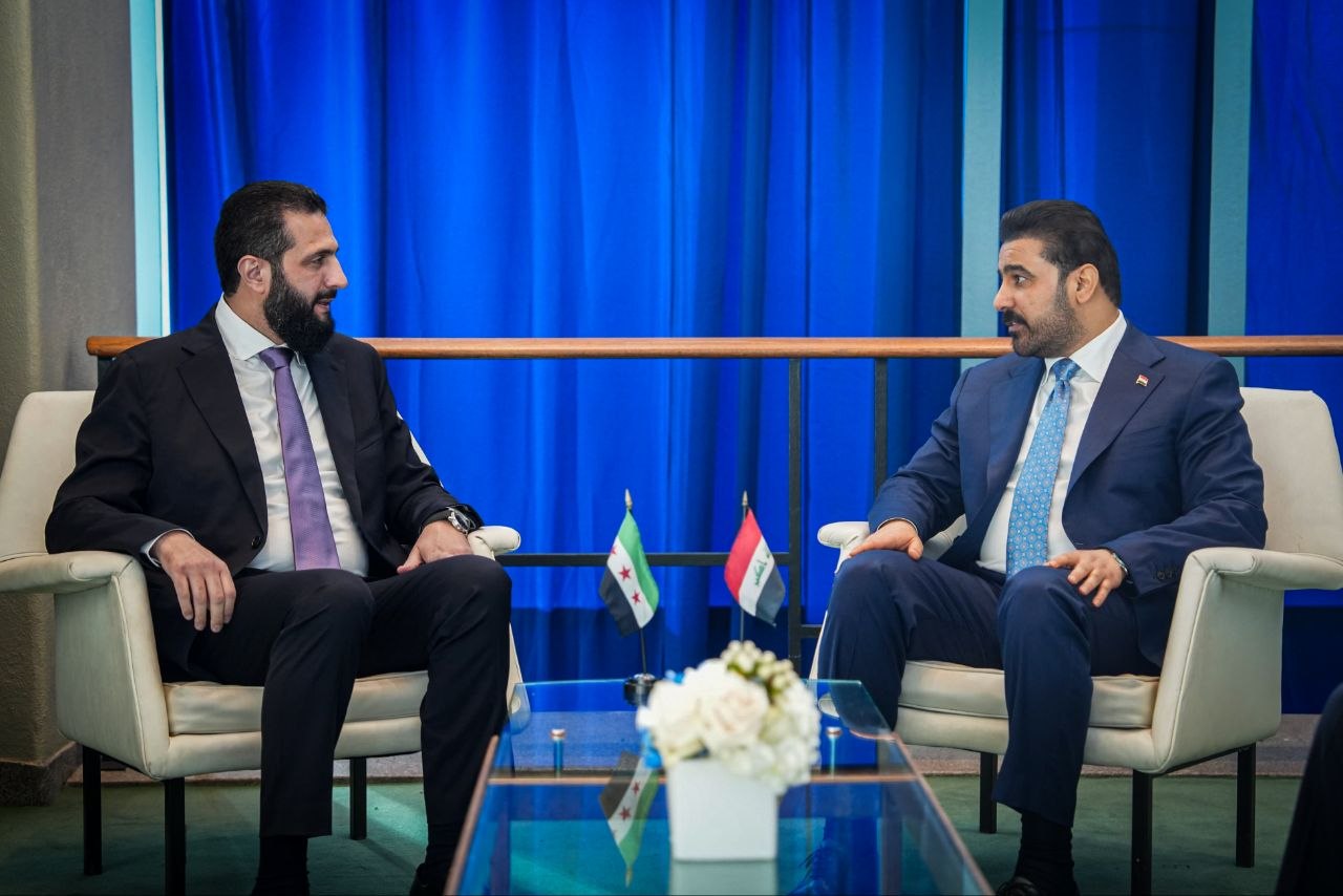 التقى فخامة رئيس الجمهورية السيد أحمد الشرع، ووزير الخارجية والمغتربين السيد أسعد حسن الشيباني، رئيس مجلس وزراء جمهورية العراق السيد علي فالح الزيدي
