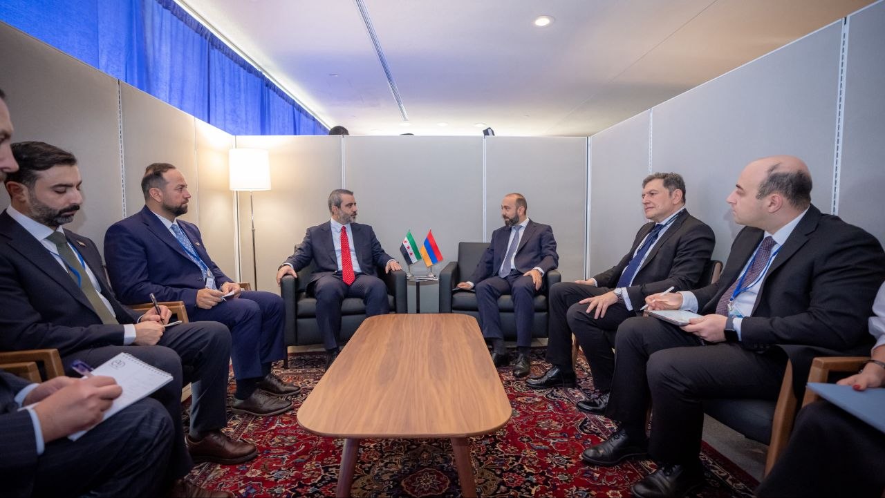 التقى وزير الخارجية والمغتربين السيد أسعد حسن الشيباني، وزير خارجية أرمينيا السيد أرارات ميرزويان