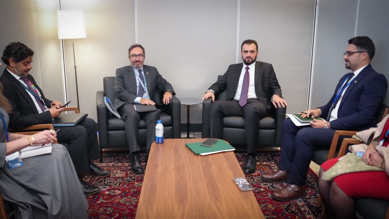 التقى مدير إدارة التعاون الدولي في وزارة الخارجية والمغتربين السيد قتيبة قاديش، وكيل الأمين العام للأمم المتحدة والمدير التنفيذي لمكتب الأمم المتحدة لخدمات المشاريع السيد جورج موريرا دا سيلفا