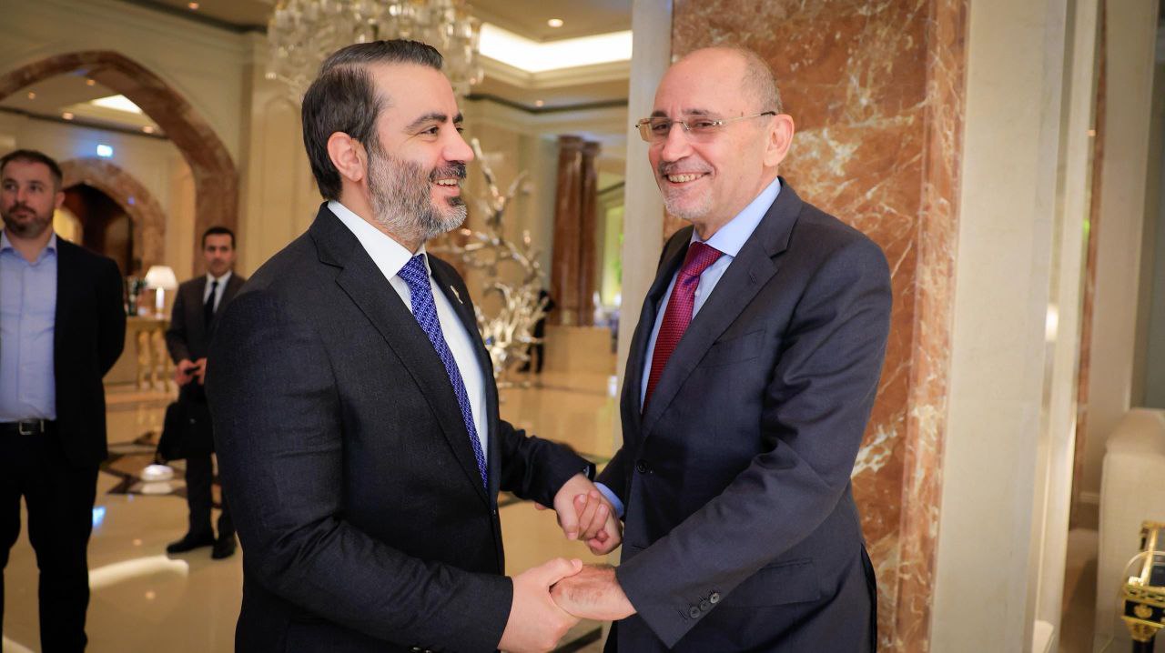 التقى وزير الخارجية والمغتربين السيد أسعد حسن الشيباني بنائب رئيس الوزراء ووزير الخارجية الأردني السيد أيمن الصفدي