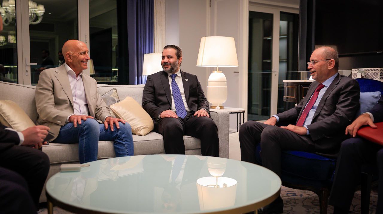 التقى وزير الخارجية والمغتربين السيد أسعد حسن الشيباني بنائب رئيس الوزراء ووزير الخارجية الأردني السيد أيمن الصفدي