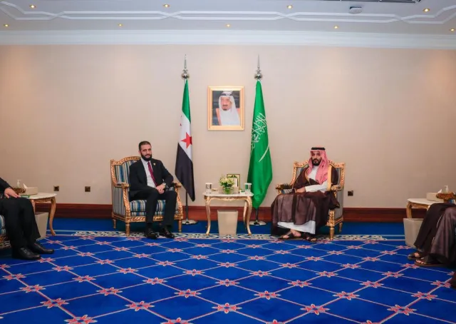 فخامة رئيس الجمهورية السيد أحمد الشرع يلتقي صاحب السمو الملكي الأمير محمد بن سلمان بن عبد العزيز آل سعود ولي العهد ورئيس مجلس وزراء المملكة العربية السعودية